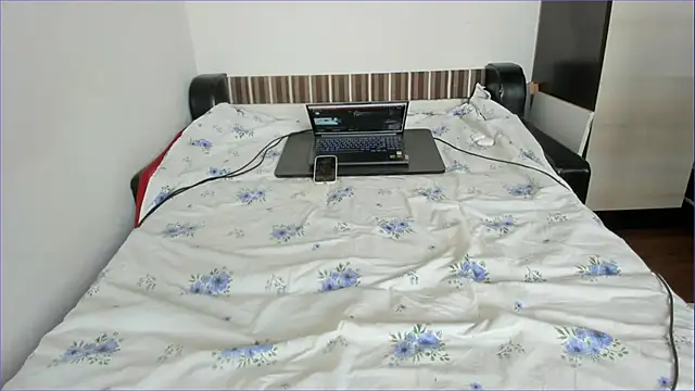 sweet-tinqerbell online show from June 12, 4:55 am