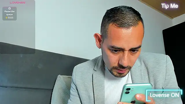 jhonyalzate2 online show from March 28, 2:44 am