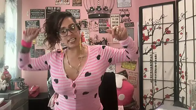 latinacubana online show from February 14, 2:33 pm