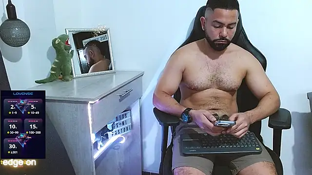 Snapshot of piter_berlin chatting on January 25, 1:10 am piter berlin online show from January 25, 1:10 am