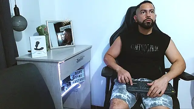 Snapshot of piter_berlin chatting on January 26, 12:05 am piter berlin online show from January 26, 12:05 am