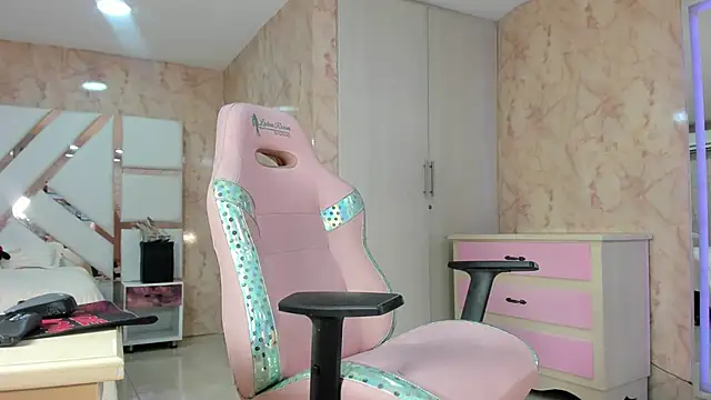 Snapshot of WowAna chatting on March 12, 12:15 pm WowAna online show from March 12, 12:15 pm