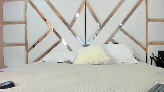 Snapshot of WowAna chatting on March 16, 9:05 am WowAna online show from March 16, 9:05 am