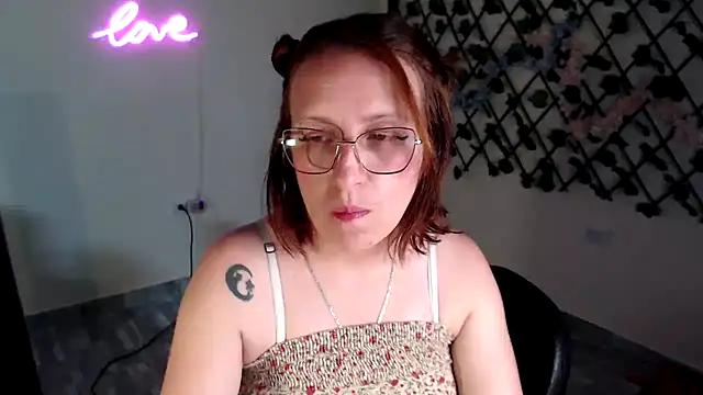 kittykalor09 online show from April 17, 2:03 am