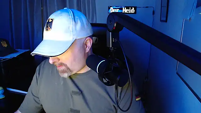 DerPornoPete online show from December 8, 3:32 am