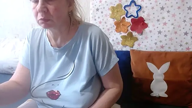Snapshot of QueenLana chatting on June 7, 8:40 am QueenLana online show from June 7, 8:40 am
