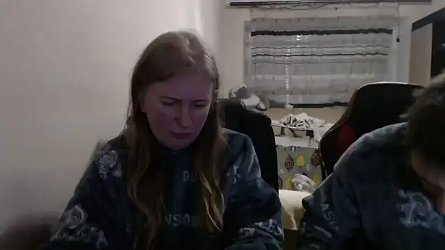 PeterAndJen online show from February 5, 7:07 pm