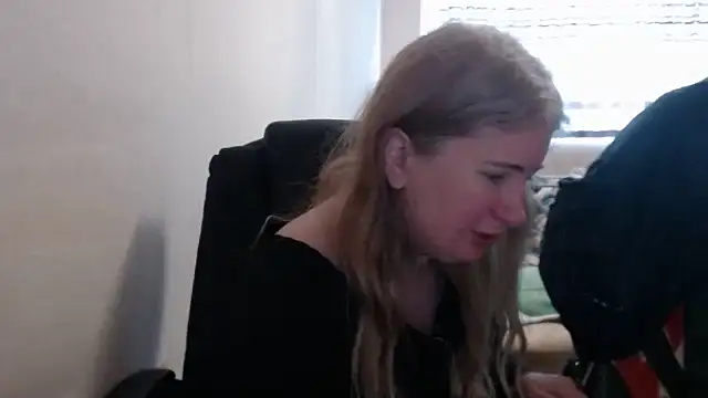 PeterAndJen online show from April 4, 5:49 am