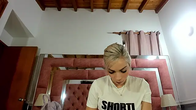 Snapshot of briana_wonder69xxx chatting on January 13, 2:22 pm briana wonder69xxx online show from January 13, 2:22 pm