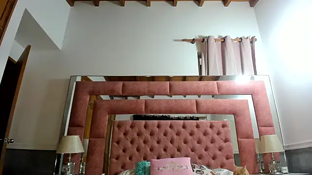 Snapshot of briana_wonder69xxx chatting on February 5, 8:46 pm briana wonder69xxx online show from February 5, 8:46 pm