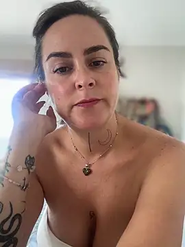 misslulipop online show from April 18, 10:10 pm