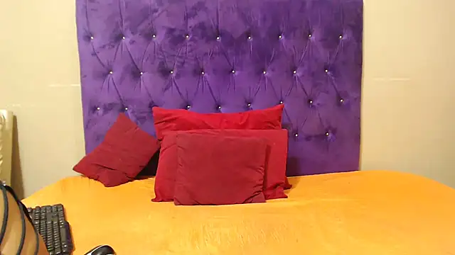 Snapshot of EBONYBUSTYY chatting on July 23, 6:28 pm EBONYBUSTYY online show from July 23, 6:28 pm
