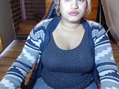 Hilarybunnyy online show from April 26, 3:42 pm