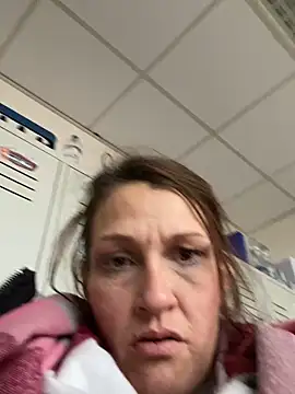 Snapshot of CherrysWetCam chatting on December 23, 10:57 am CherrysWetCam online show from December 23, 10:57 am