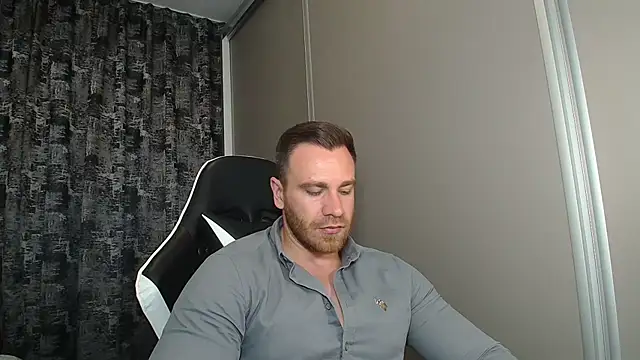 Snapshot of Thori92 chatting on June 4, 2:34 pm Thori92 online show from June 4, 2:34 pm