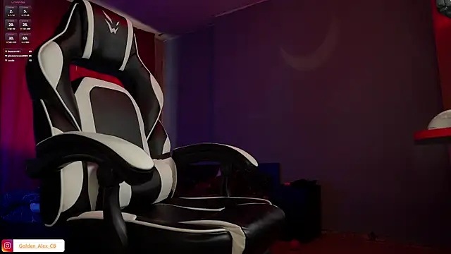 Snapshot of LuckyAlexx chatting on March 13, 10:36 am LuckyAlexx online show from March 13, 10:36 am