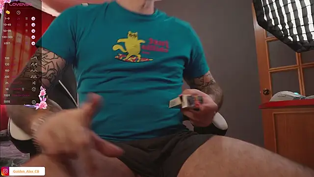 Snapshot of LuckyAlexx chatting on March 15, 7:31 am LuckyAlexx online show from March 15, 7:31 am