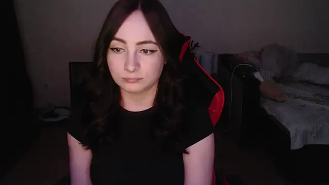 Laralianna online show from March 27, 7:02 pm