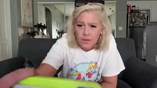 Lexi Shocker online show from March 4, 11:00 pm