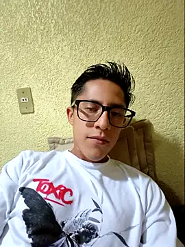 KevinCrz online show from October 18, 11:05 pm