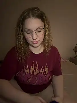 Snapshot of EmmieRae chatting on February 2, 4:22 am EmmieRae online show from February 2, 4:22 am