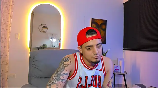 alejandro calderon1 online show from February 21, 4:02 am