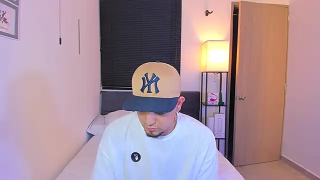 alejandro calderon1 online show from March 31, 9:21 am