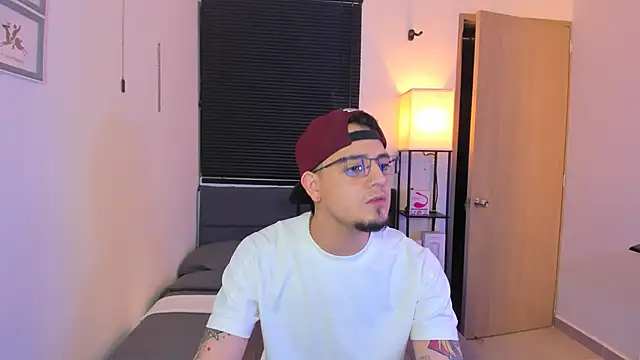 alejandro calderon1 online show from April 17, 4:26 am