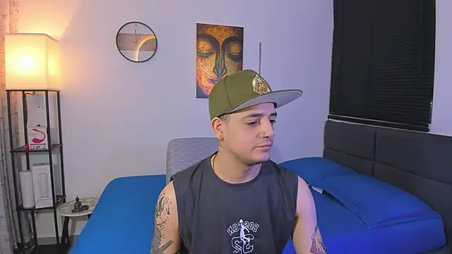 Snapshot of alejandro_calderon1 chatting on June 29, 3:02 am alejandro calderon1 online show from June 29, 3:02 am