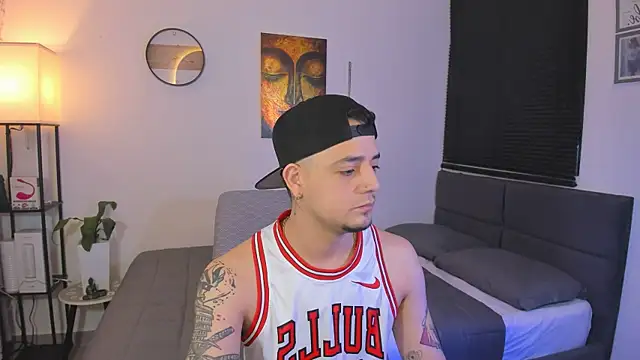 Snapshot of alejandro_calderon1 chatting on July 20, 5:44 am alejandro calderon1 online show from July 20, 5:44 am
