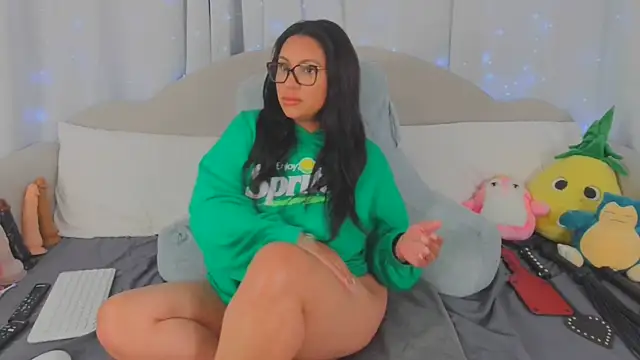 MeghanXO online show from May 19, 2:12 pm