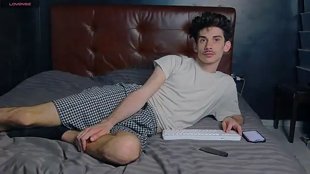 DanielCrush1 online show from May 20, 1:39 pm