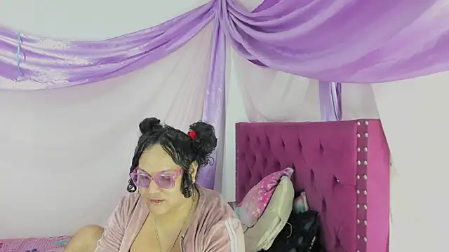 Snapshot of sirenadirtysexxx chatting on September 19, 7:36 pm sirenadirtysexxx online show from September 19, 7:36 pm