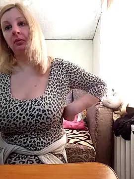 BustyBlond online show from March 15, 6:30 am