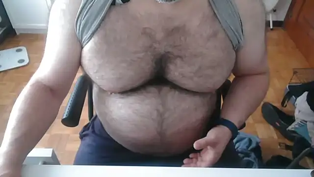 mikeyhotbear online show from May 24, 6:18 am
