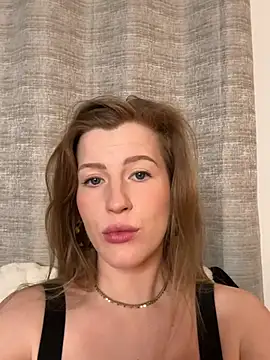 Snapshot of FoxyFrenchy chatting on January 14, 8:14 pm FoxyFrenchy online show from January 14, 8:14 pm