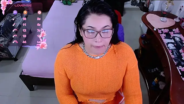 lufek23 online show from March 2, 10:16 pm