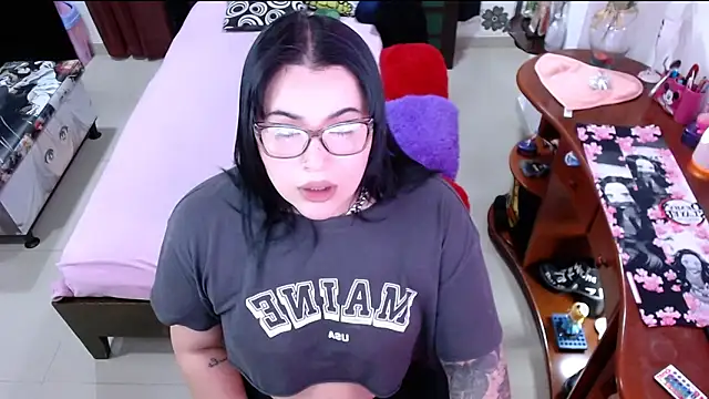 lufek23 online show from March 7, 11:38 pm