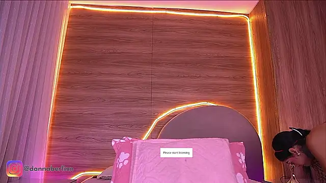 Snapshot of danna_berlin_ chatting on March 6, 8:27 pm danna berlin online show from March 6, 8:27 pm