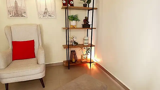 Snapshot of Sassy--Girl chatting on February 5, 6:12 pm Sassy--Girl online show from February 5, 6:12 pm