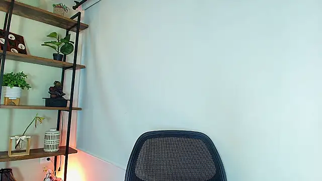 Snapshot of Sassy--Girl chatting on March 4, 6:25 pm Sassy--Girl online show from March 4, 6:25 pm