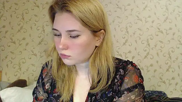 mmmPinUpGirl online show from March 12, 8:20 pm