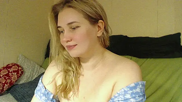 mmmPinUpGirl online show from October 11, 5:22 pm