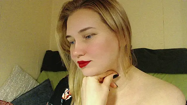 mmmPinUpGirl online show from October 12, 6:51 pm