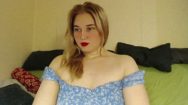 mmmPinUpGirl online show from October 27, 5:39 pm