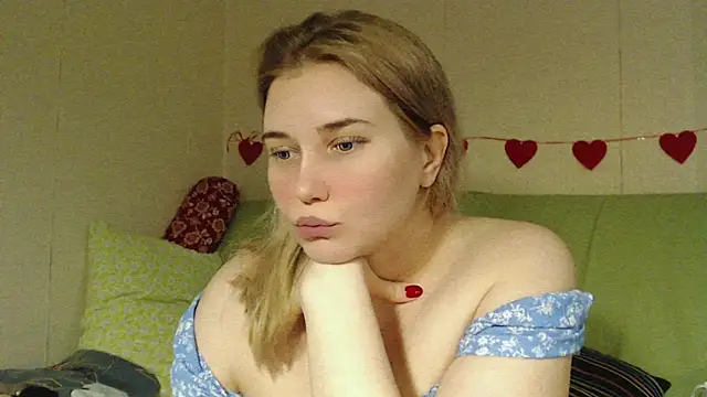 mmmPinUpGirl online show from March 5, 5:31 pm