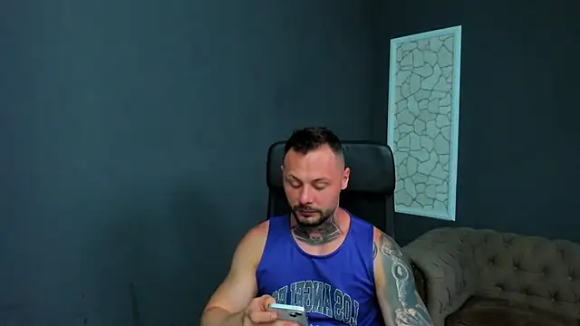 Snapshot of BrianHunts chatting on June 25, 4:56 am BrianHunts online show from June 25, 4:56 am