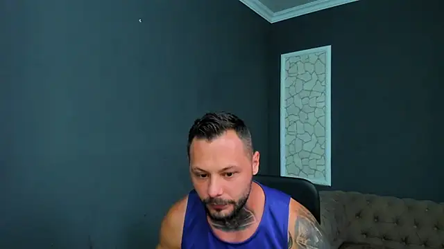 Snapshot of BrianHunts chatting on July 6, 4:53 am BrianHunts online show from July 6, 4:53 am
