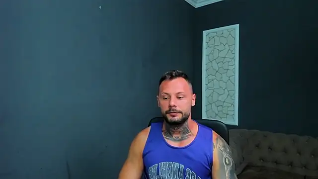 Snapshot of BrianHunts chatting on July 14, 5:01 am BrianHunts online show from July 14, 5:01 am