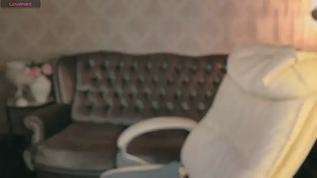 Daphne Moss online show from April 19, 12:48 pm